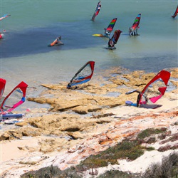 De Ultieme Gids voor Windsurfen in Algarve: Ontdek de Beste Plekken om te Windsurfen