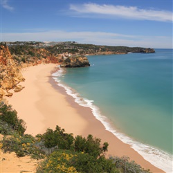Ontdek de betoverende schoonheid van Praia da Meia Praia in de Algarve