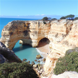 Ontdek de verborgen schatten van Praia da Marinha: het pareltje van de Algarve!