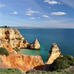 Wandelen langs de kliffen van Algarve: Ontdek de adembenemende schoonheid van de Portugese kust!